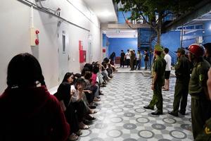 Thanh Hóa: Kiểm tra, phát hiện cơ sở karaoke "bao nuôi" 38 nhân viên nữ phục vụ