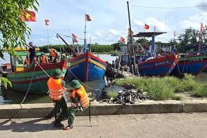 Gần 250.000 ngư dân đã vào bờ an toàn trước khi bão số 5 đổ bộ