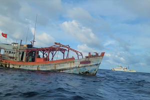 Bộ Tư lệnh Vùng Cảnh sát biển 4: Trong 2 ngày, bắt giữ 3 vụ vận chuyển hơn 115.000 lít dầu trái phép