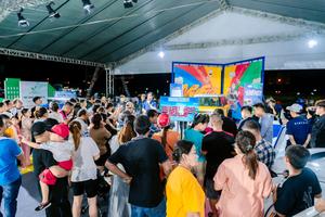 “Siêu đại hội” thu xăng đổi điện của VinFast nóng khắp 3 miền, người dân xếp hàng lên đời xe xanh