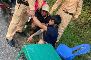 Tuyên Quang: Trên đường tuần tra, Cảnh sát giao thông bắt quả tang đối tượng tàng trữ ma túy