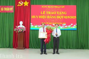 Chánh Thanh tra tỉnh Tây Ninh trao Huy hiệu Đảng đợt 2/9 tại Đảng bộ xã Thuận Mỹ