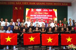 Đường cờ “Tự hào cờ Tổ quốc” tại Hòa Phú: Thắp sáng tình yêu quê hương, lan tỏa tinh thần đoàn kết