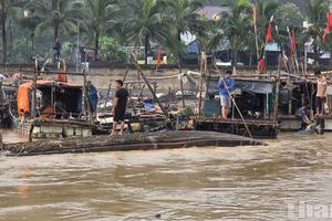 Thanh Hoá: Bộ đội Biên phòng kịp thời cứu hộ 3 ngư dân bị lật bè mảng