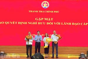 Thanh tra Chính phủ trao quyết định nghỉ hưu đối với 3 đồng chí lãnh đạo cấp vụ