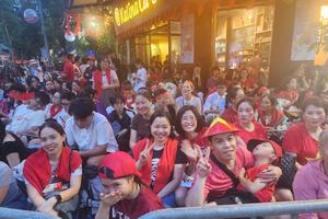 “Biển người” chờ tổng duyệt diễu binh, cùng nhau hát vang ca khúc tình yêu đất nước