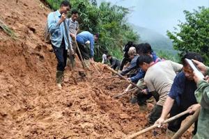 Lào Cai: Khẩn trương mở đường đưa học sinh 2 bản bị cô lập kịp ngày khai giảng
