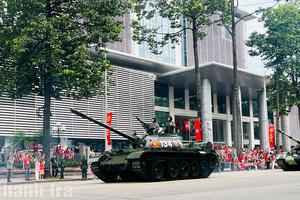 Ngắm dàn phương tiện, khí tài quân sự trên phố ngày tổng duyệt diễu binh