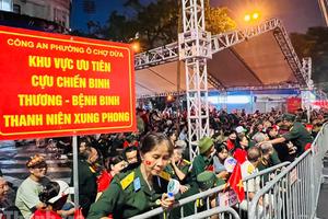 Người dân sẵn sàng “ở khách sạn ngàn sao” chờ xem diễu binh ngày 2/9