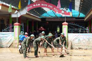 Vượt lũ để đến trường: Nỗ lực của thầy trò Thanh Hóa và Nghệ An trước thềm năm học mới