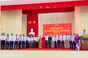 Chánh Thanh tra tỉnh Tây Ninh trao Huy hiệu Đảng tại Đảng bộ phường Long Hoa