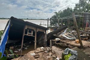 An Giang: Sạt lở nghiêm trọng làm sụp nhà dân xuống sông