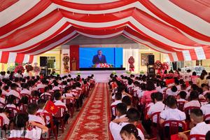 Học sinh Đà Nẵng, Huế, Quảng Trị nô nức khai giảng năm học mới 2025 - 2026