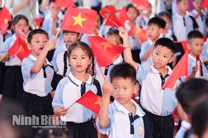 Rộn ràng không khí ngày hội toàn dân đưa trẻ đến trường