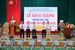 Hành trình chắp cánh ước mơ: LPBank trao tặng 300 xe đạp cho học sinh nghèo Đất Tổ