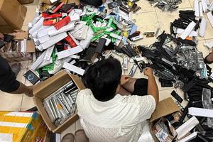 Hà Nội triệt phá đường dây rao bán hàng trăm vũ khí, công cụ hỗ trợ trên mạng