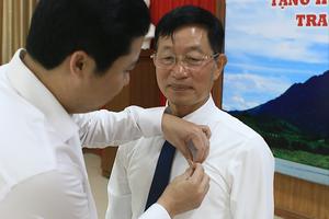 Trao huy hiệu 40 năm tuổi Đảng và Huân chương Lao động hạng Ba cho Phó Cục trưởng Cục Thanh tra và giải quyết khiếu nại tố cáo về lĩnh vực tài nguyên và môi trường