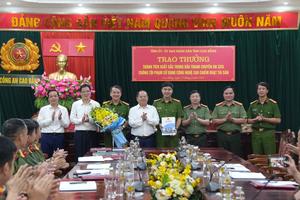 Cao Bằng: Khen thưởng Công an tỉnh triệt phá đường dây lừa đảo xuyên quốc gia