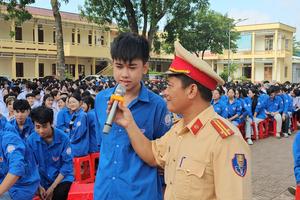 Thanh Hóa: Cảnh sát giao thông tuyên truyền pháp luật về an toàn giao thông tại trường học