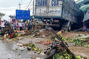 Quảng Trị: Xe tải lao vào chợ Tân Long, 10 người thương vong