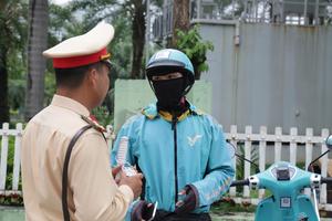 Cảnh sát giao thông TP Hồ Chí Minh thu tiền nộp phạt bằng mã QR code