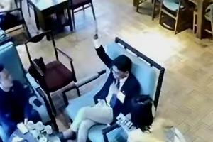 Công an tạm giữ đối tượng đi cùng "tổng tài" đánh nhân viên quán cà phê