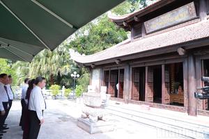 Đoàn đại biểu Đại hội Đảng bộ tỉnh Tuyên Quang dâng hương tưởng nhớ Chủ tịch Hồ Chí Minh