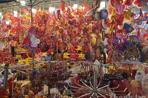 Phố Hàng Mã trước mùa Trăng rằm