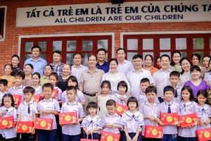 Nghệ An: Trung thu ấm áp yêu thương với trẻ em có hoàn cảnh khó khăn