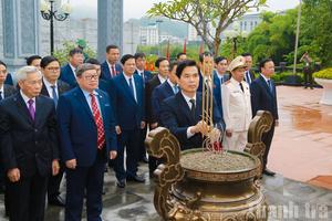 Dâng hương tưởng nhớ Chủ tịch Hồ Chí Minh và các Anh hùng liệt sĩ