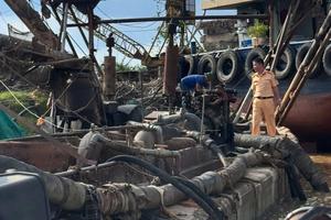 Công an Bắc Ninh bắt tàu khai thác cát trái phép trên sông Lục Nam