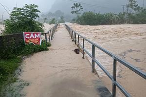Thủ tướng chỉ đạo tập trung ứng phó bão số 10 và mưa lũ, sạt lở đất, lũ ống, lũ quét
