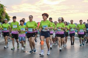 Gần 2.000 vận động viên tranh tài tại giải chạy “Run for Love” của Vietnam Airlines