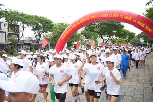 Thanh niên Việt Nam xung kích tham gia phòng, chống tác hại của thuốc lá