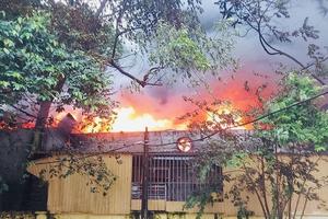 Thanh Hoá: Nhà sách bất ngờ bốc cháy