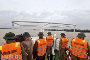 Quảng Trị: Tìm kiếm 9 thuyền viên mất tích sau vụ đứt neo hai tàu cá ở sông Gianh