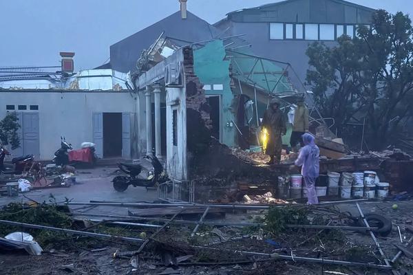 Thanh Hóa: Thiệt hại nặng nề, nhiều địa phương bị chia cắt do bão số 10