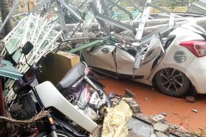 Thanh Hóa: Lốc xoáy khiến hàng trăm ngôi nhà ở xã Hoằng Giang bị tốc mái