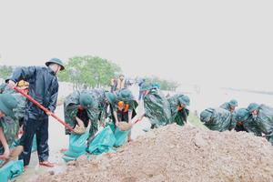Thanh Hoá: Gần 200 chiến sĩ lực lượng vũ trang tham gia xử lý sự cố chân đê sông Mã