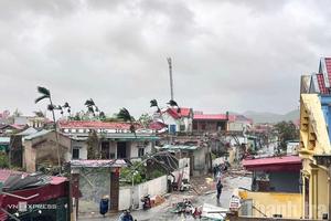 Căng mình hộ đê, khắc phục hậu quả bão số 10 ở Thanh Hóa