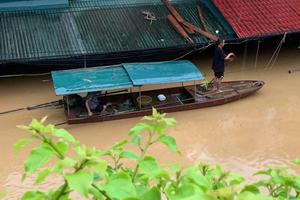 Lào Cai: Hàng trăm hộ dân thức trắng đêm chạy lũ