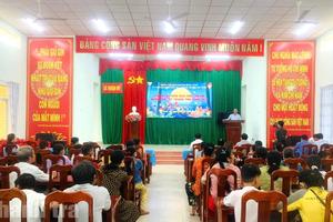 Chánh Thanh tra tỉnh Tây Ninh trao quà trung thu cho trẻ em tại xã Thuận Mỹ