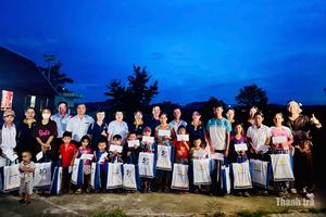 Thanh tra tỉnh Đắk Lắk mang "Trung thu yêu thương" đến với trẻ em buôn kết nghĩa