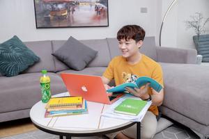 Tân sinh viên hành trình biến lo âu thành động lực để trưởng thành