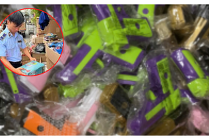 Hà Nội thu giữ hàng trăm khẩu súng đồ chơi bạo lực dịp Tết Trung thu 2025