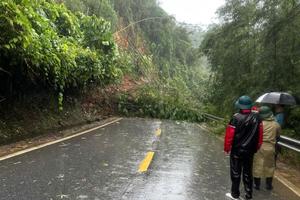 Cả nước vẫn còn 97 vị trí ách tắc giao thông sau bão số 10