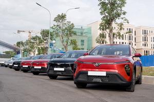 Tài xế dịch vụ tính bài toán “một vốn bốn lời” khi mua VinFast Limo Green