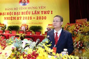 Đại biểu Đại hội Đảng bộ tỉnh Hưng Yên ủng hộ đồng bào khắc phục hậu quả bão số 10