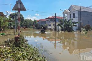 Thanh Hóa: Gần 400 cán bộ, chiến sĩ giúp Nhân dân xã Kim Tân khắc phục ngập lụt sau bão số 10