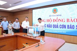 Bộ Tài chính quyên góp được 1,5 tỷ đồng ủng hộ người dân khắc phục bão số 10